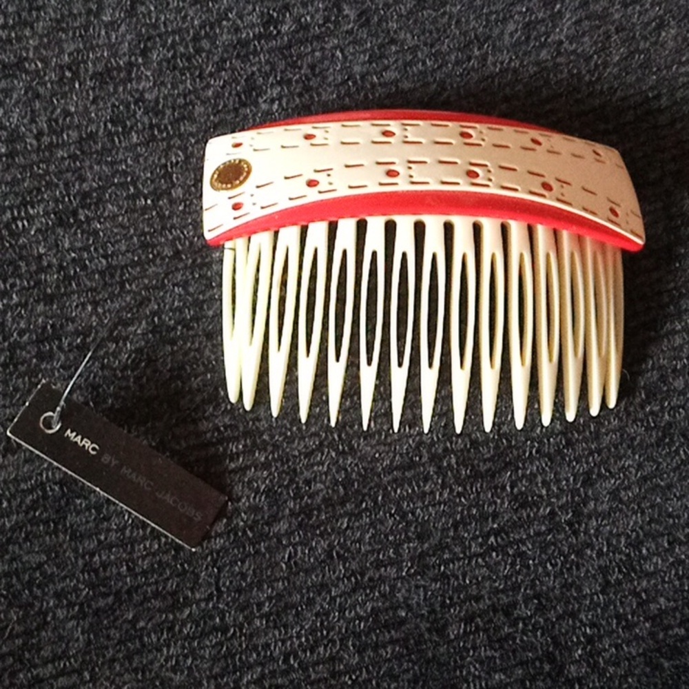 Marc Jacobs hair comb